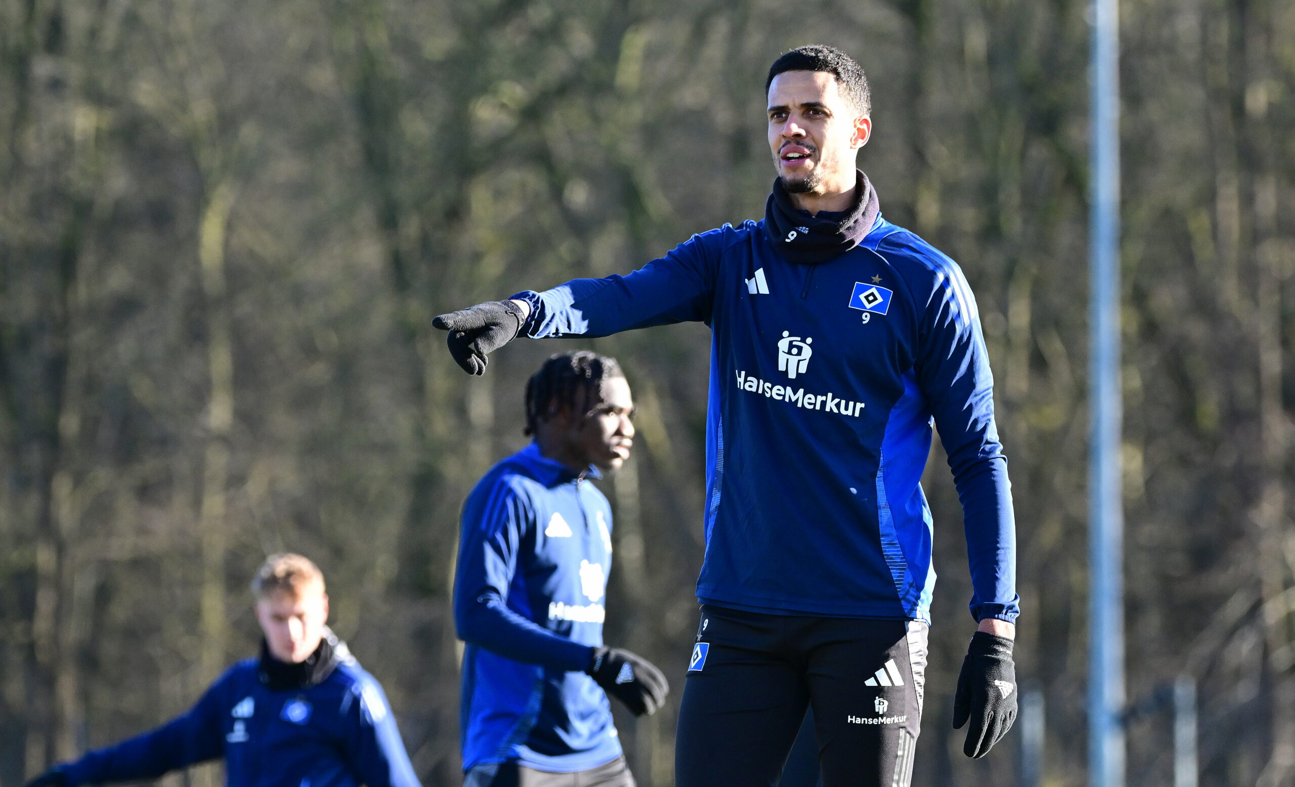 Robert Glatzel lächelt im Teamtraining