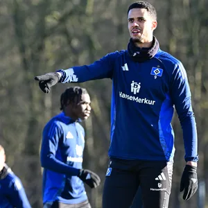 Robert Glatzel lächelt im Teamtraining