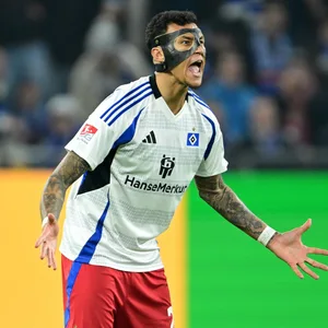 Davie Selke brüllt auf dem Platz