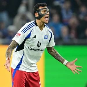 Davie Selke brüllt auf dem Platz