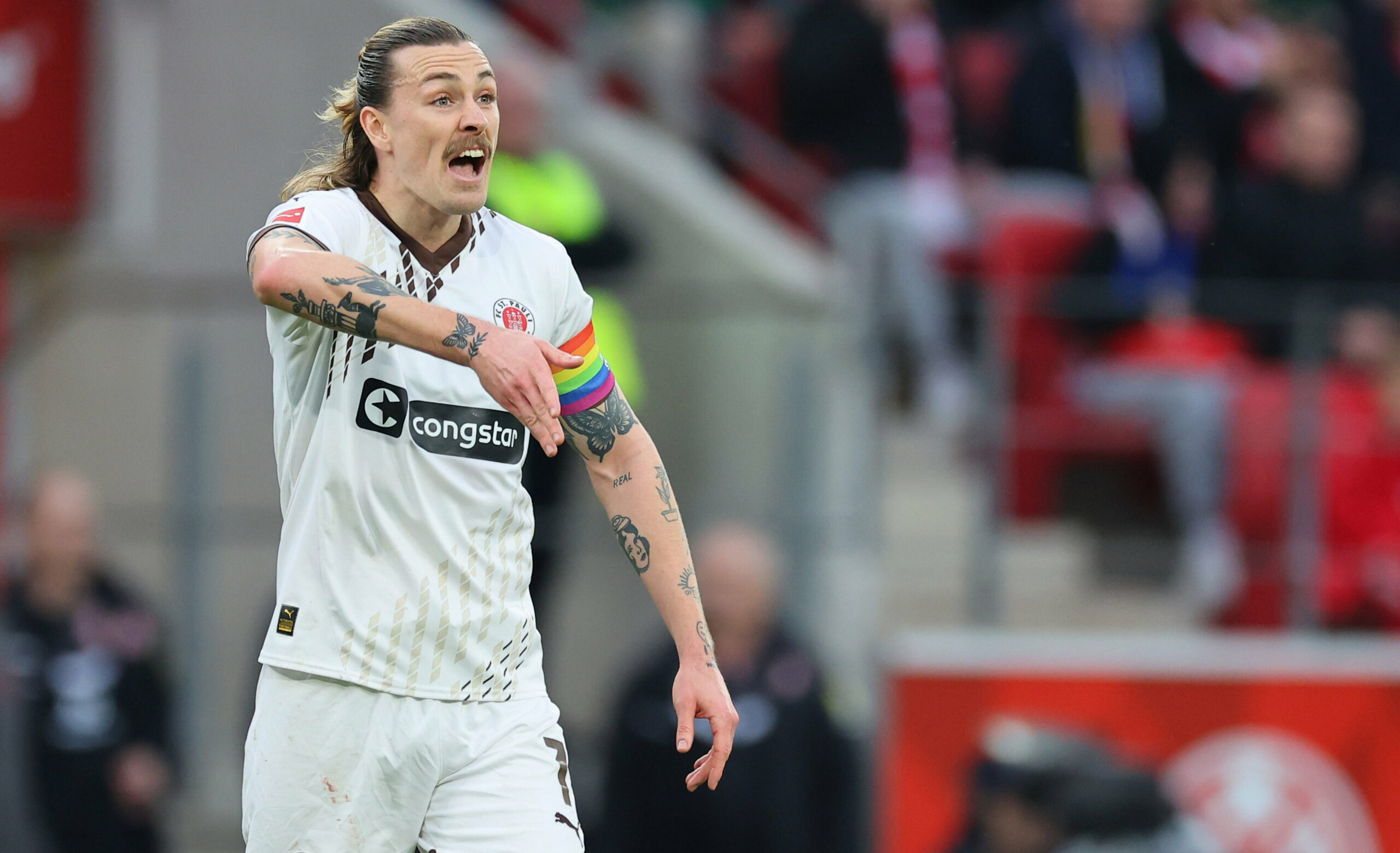 St. Pauli-Kapitän Jackson Irvine in Mainz