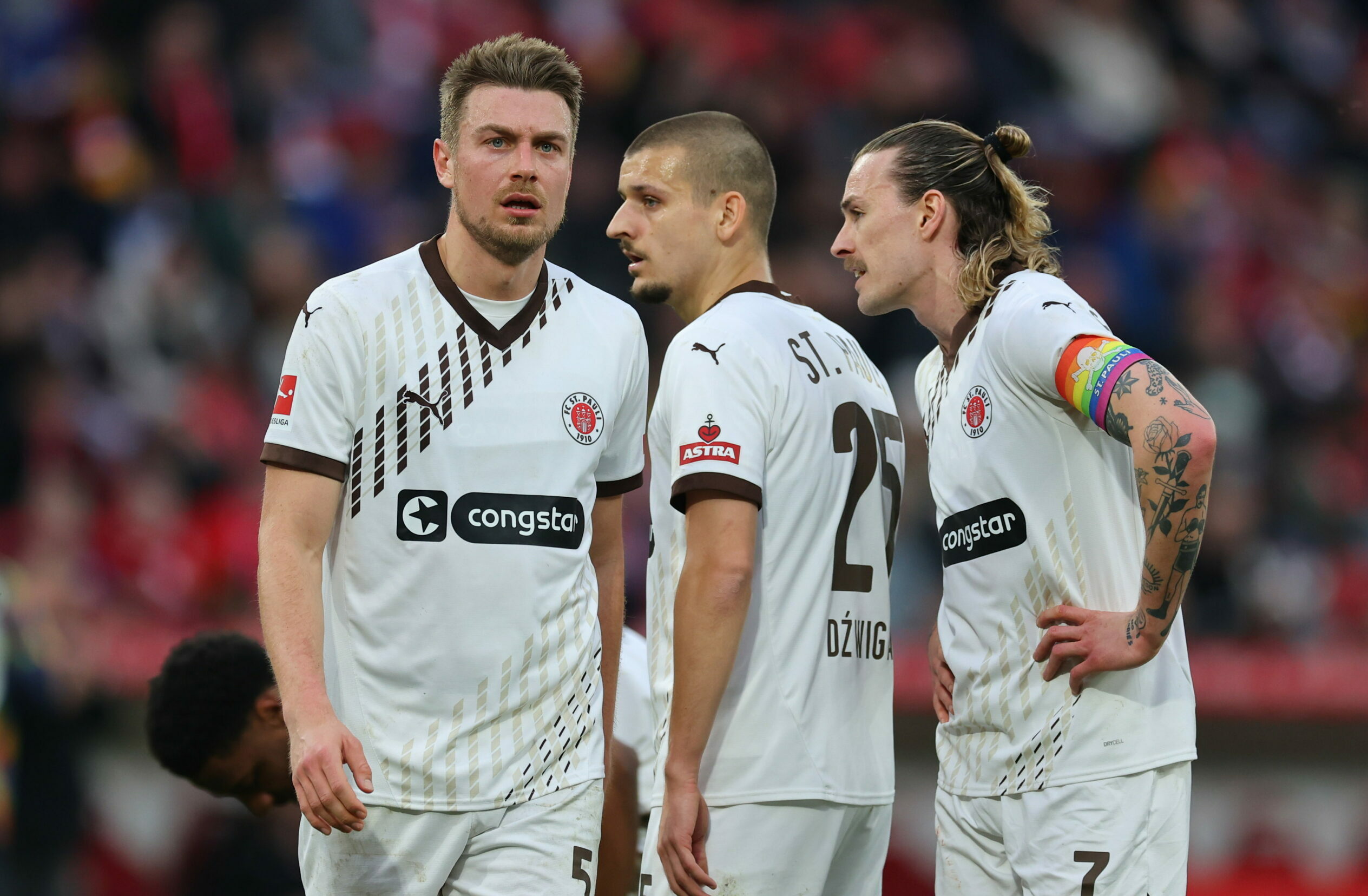 Hauke Wahl, Adam Dzwigala und Jackson Irvine