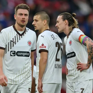 Hauke Wahl, Adam Dzwigala und Jackson Irvine