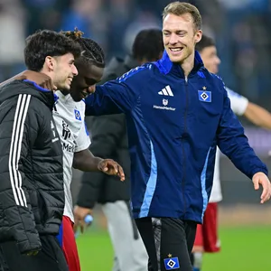 Sebastian Schonlau lächelt nach dem Kaiserslautern-Spiel