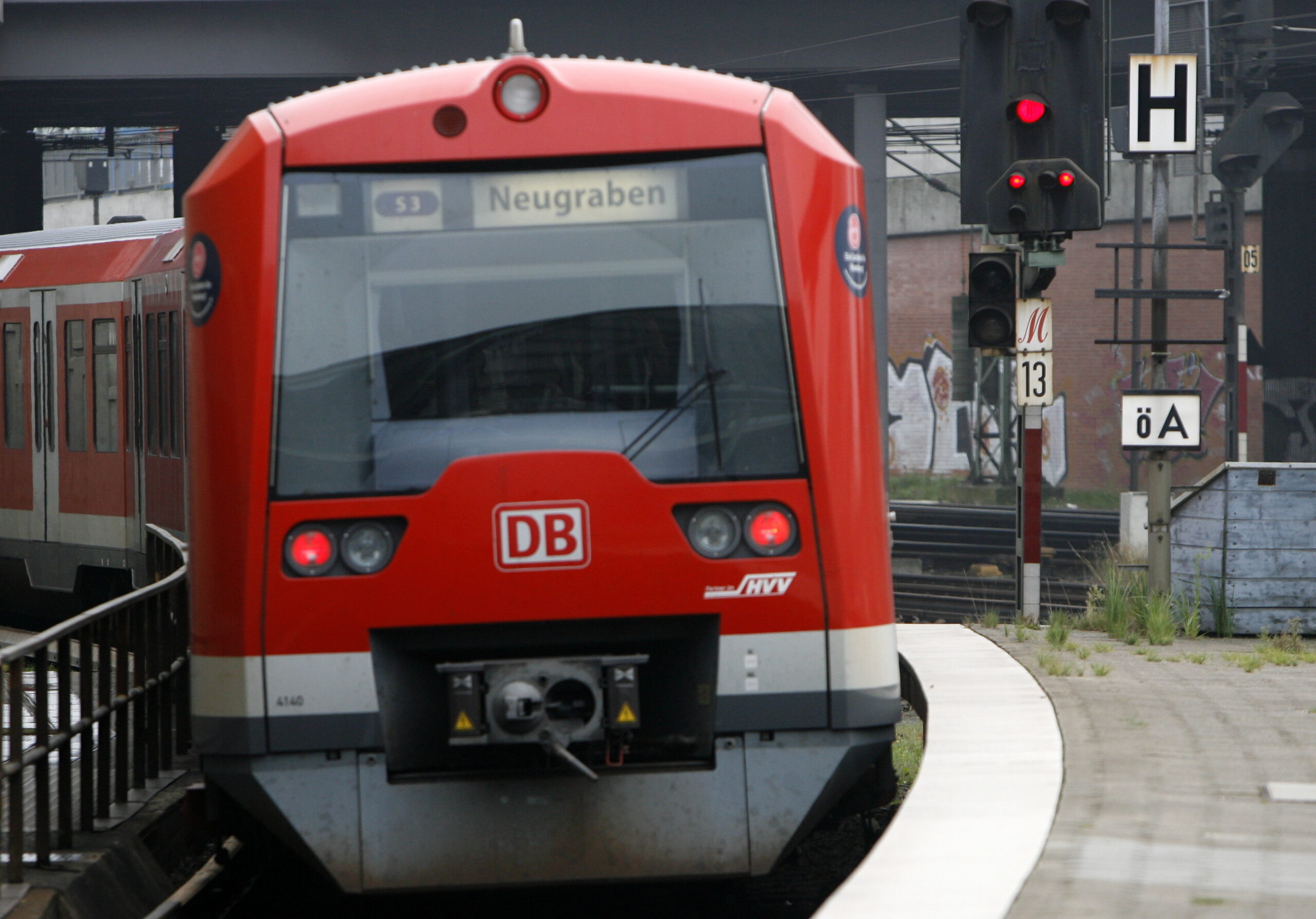 Streit in S-Bahnline 3 zwischen zwei Fahrgästen: Mann blutig geschlagen