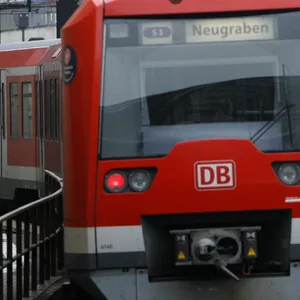 Streit in S-Bahnline 3 zwischen zwei Fahrgästen: Mann blutig geschlagen