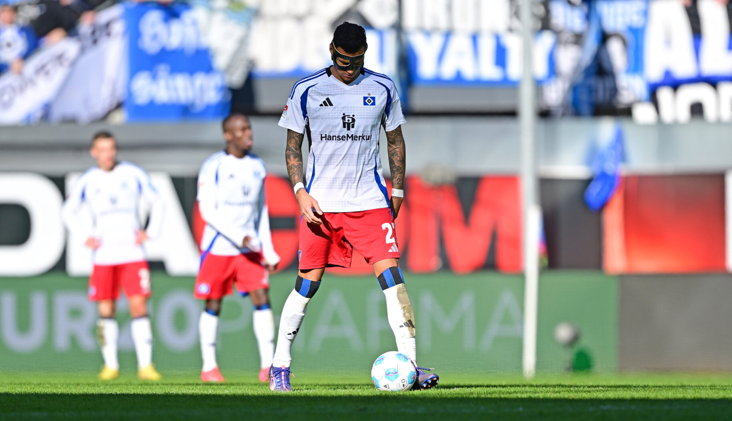 HSV-Stürmer Davie Selke wirkt nach dem 0:2 in Paderborn geknickt.