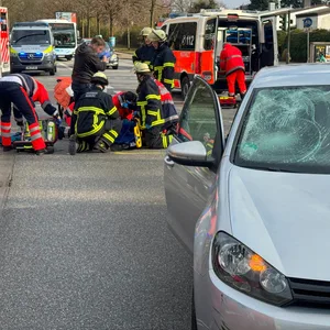 Eine Radfahrerin wurde am Montag bei einem Unfall in Hamburg schwer verletzt.