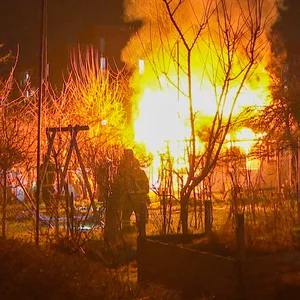 Eine Gartenlaube stand am Donnerstagabend plötzlich in Flammen.