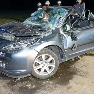 Der Peugeot nach dem Unfall