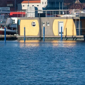 Blick auf den Hafen der Stadt Barth.
