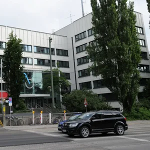 Ein Behördengebäude von außen