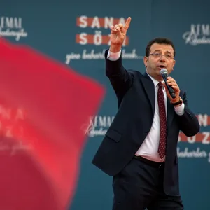 Er gilt als aussichtsreichster politischer Gegner von Recep Tayyip Erodagan – und wurde nun komplett ausgebootet: Der abgesetzte Bürgermeister von Istanbul, Ekrem Imamoglu.