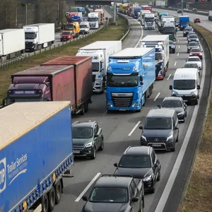 Stau auf der A1 (Archivbild)