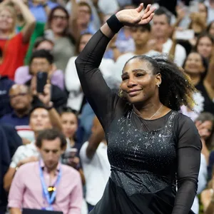 Tennis-Star Serena Williams winkt ihren Fans bei den U.S.Open