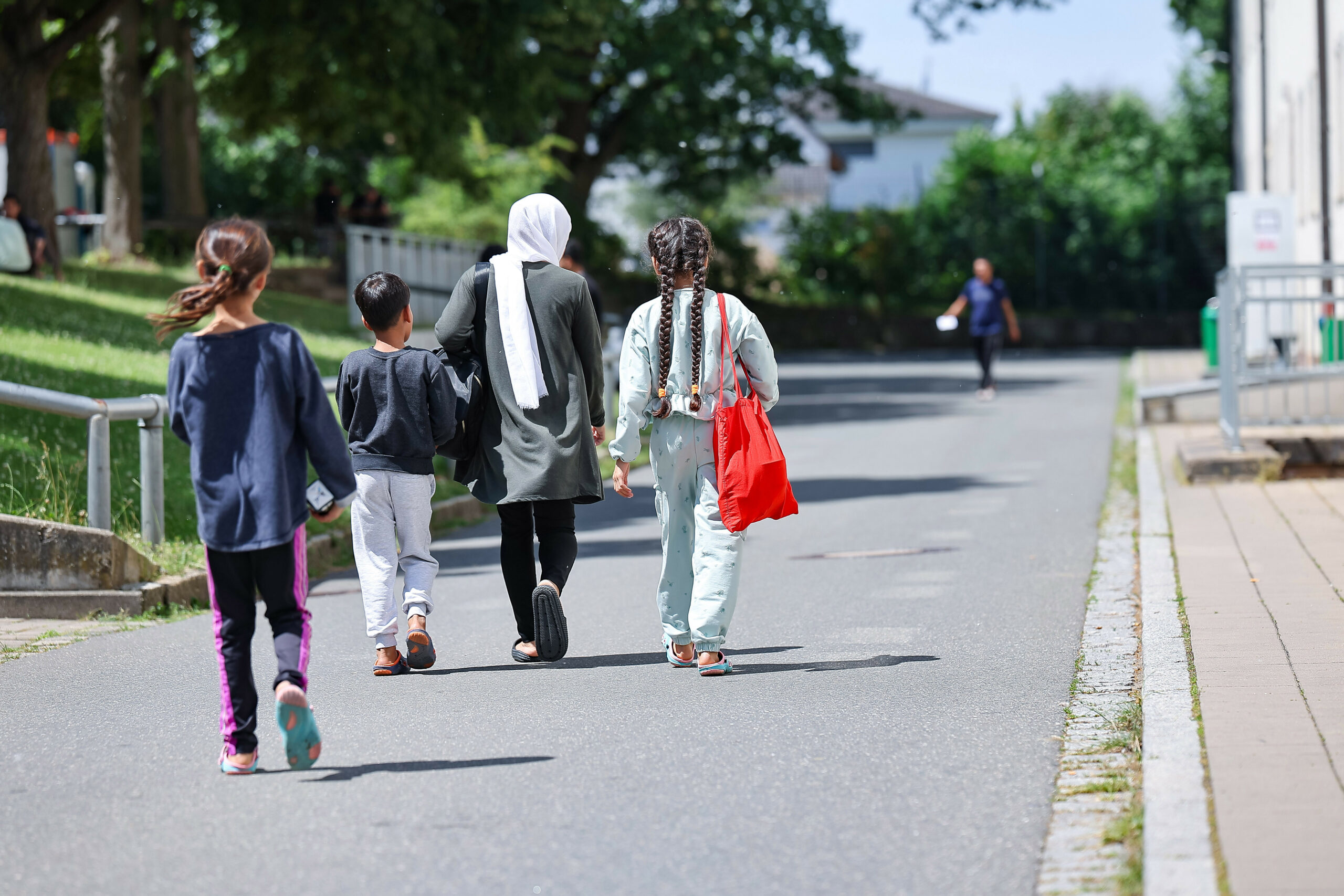 Eine Familie in einer Zentralen Aufnahmeeinrichtung für Asylbewerber.