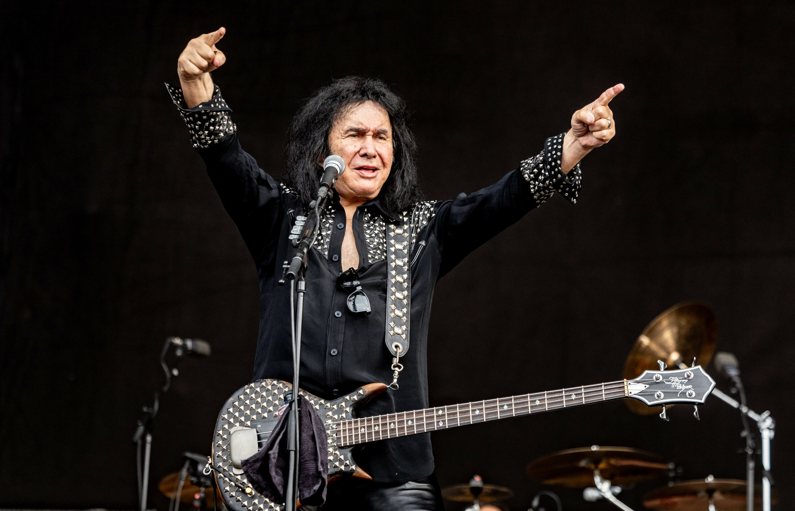 Gene Simmons, Sänger der Band „Kiss“ steht bei einem Konzert auf der Bühne des Wacken Open Air.
