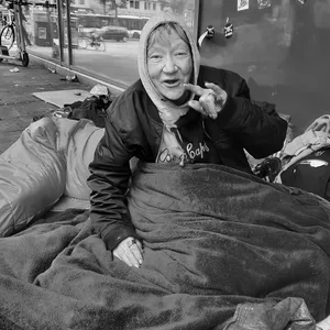 Die Obdachlose Inge an ihrem Schlafplatz auf der Reeperbahn