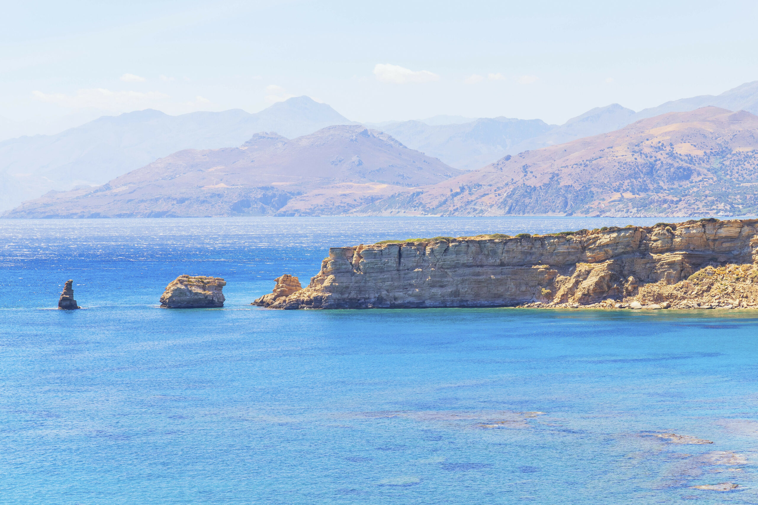 Blick auf die Weißen Berge vom Strand von Agios Pavlos, Agios Pavlos...