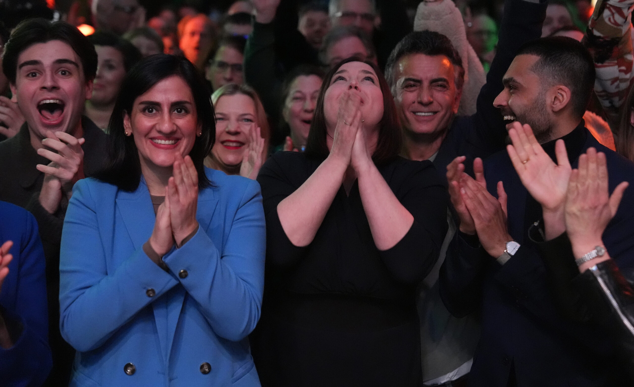 Katharina Fegebank (Bündnis 90/Die Grünen, M) und die Landesvorsitzenden der Grünen Maryam Blumenthal und Leon Alam.