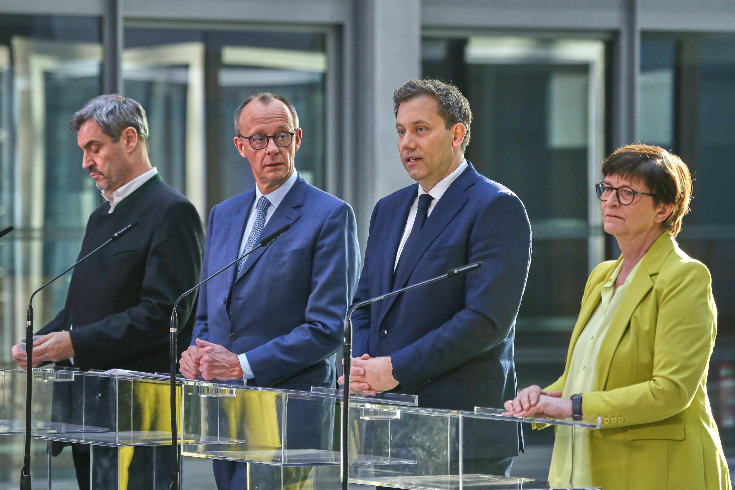 Markus Söder (CSU), Friedrich Merz (CDU), Lars Klingbeil (SPD) und Saskia Esken (SPD)