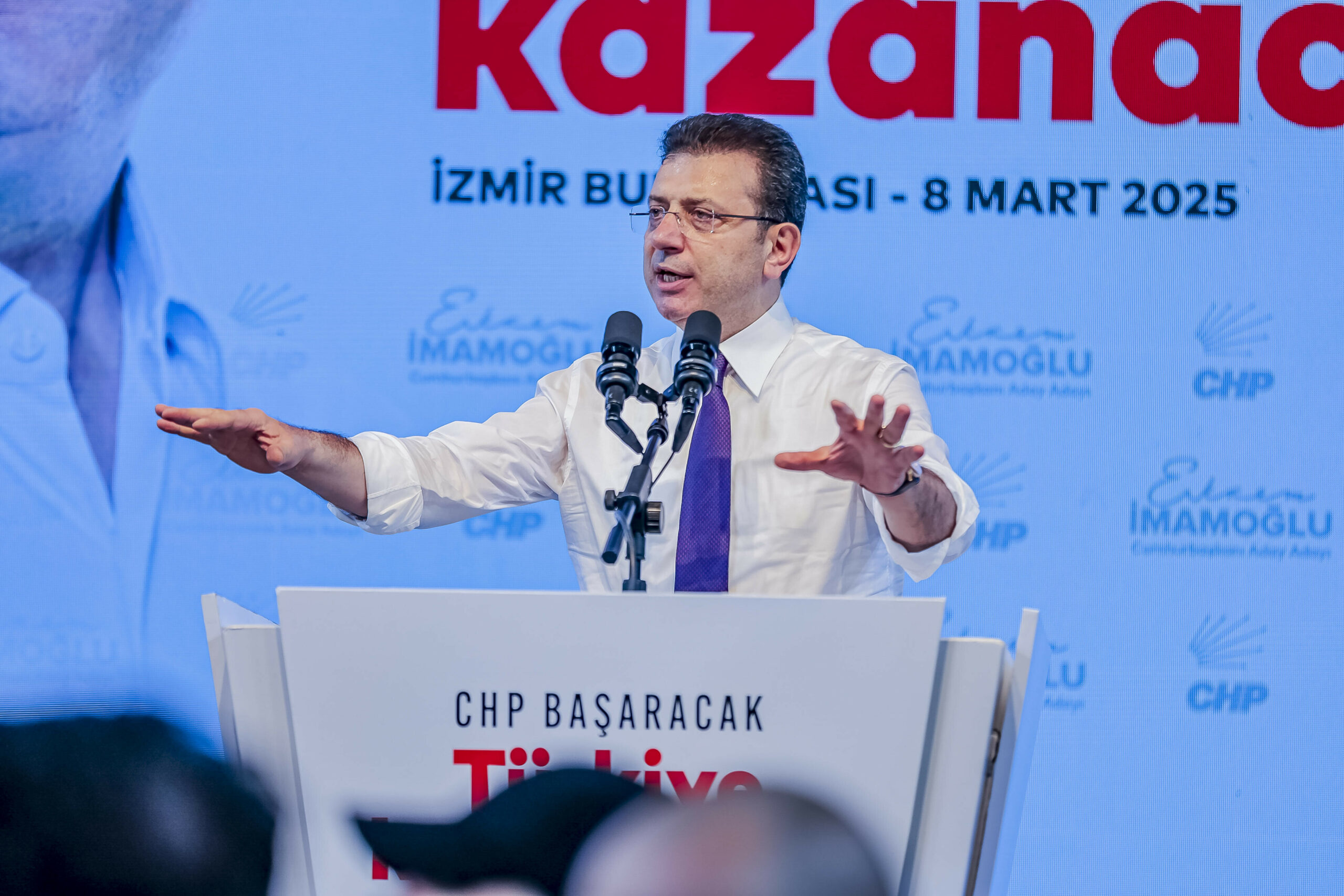 März 2025: Istanbuls Bürgermeister Ekrem Imamoglu (CHP) hält eine Rede in Izmir.