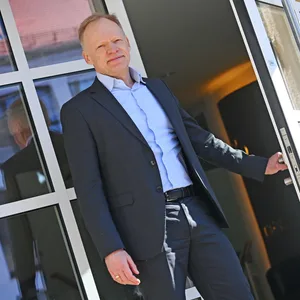 Unter anderem Clemens Fuest vom Ifo-Institut in München fordert die Streichung eines Feiertags.