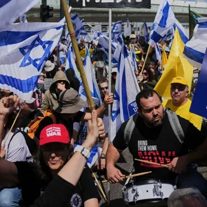 Tausende haben an einem Marsch in Richtung Jerusalem als Protest gegen die Politik der rechtsreligiösen Regierung in Israel teilgenommen.