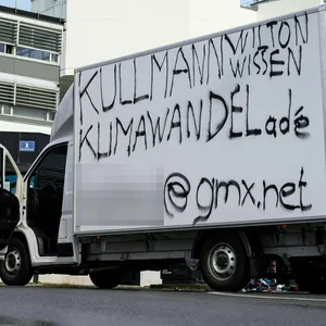 Lieferwagen-Fahrer droht bei Sender ORF in Wien mit Anschlag