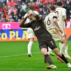 St. Paulis Jackson Irvine beim Spiel in München