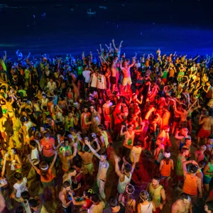 Jeden Monat zu Vollmond feiern etwa 30 000 Partygäste, die meisten von ihnen aus Großbritannien, Deutschland, Frankreich und Australien. Für eine junge Frau endete die Party jedoch in einem Albtraum. (Archivbild)