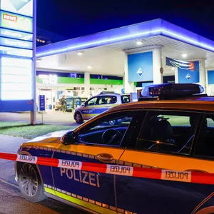 Die Aral-Tankstelle am Schiffbeker Weg wurde am Donnerstagabend überfallen.