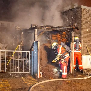 Großeinsatz in Nortorf – Feuer in Wohn- und Geschäftshaus – Bewohner evakuiert