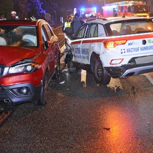 An dem Unfall war auch ein Einsatzwagen des Kassenärztlichen Bereitschaftdienstes beteiligt