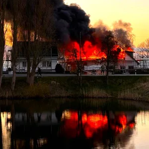 Das Einfamilienhaus in Kirchwerder brannte lichterloh.