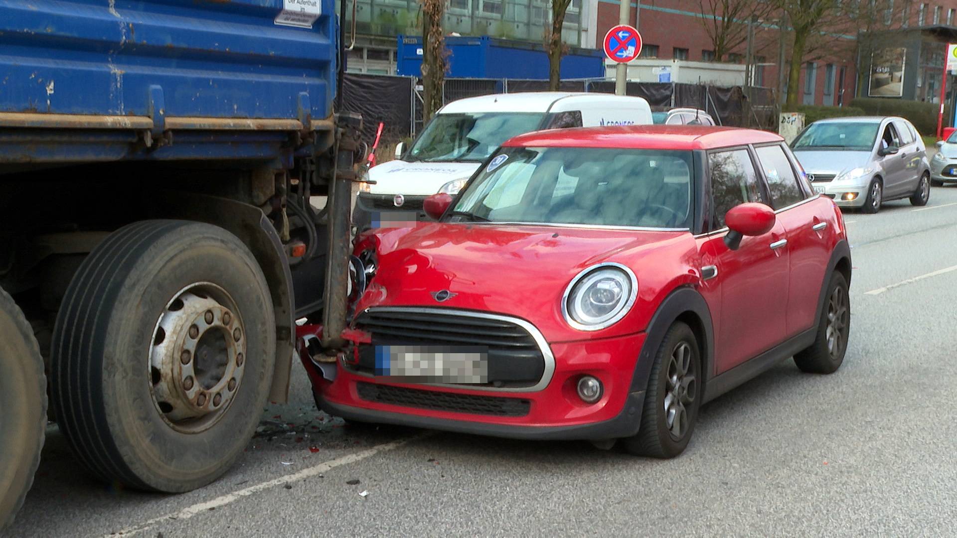 An beiden Fahrzeugen entstand Schaden.