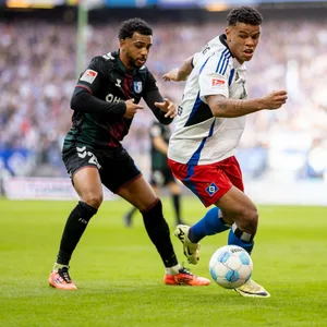 Xavier Amaechi im Duell mit Ransford Königsdörffer
