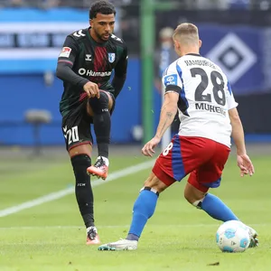 Xavier Amaechi tunnelt Miro Muheim