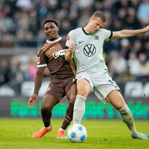 Afolayan im Zweikampf mit Vavro