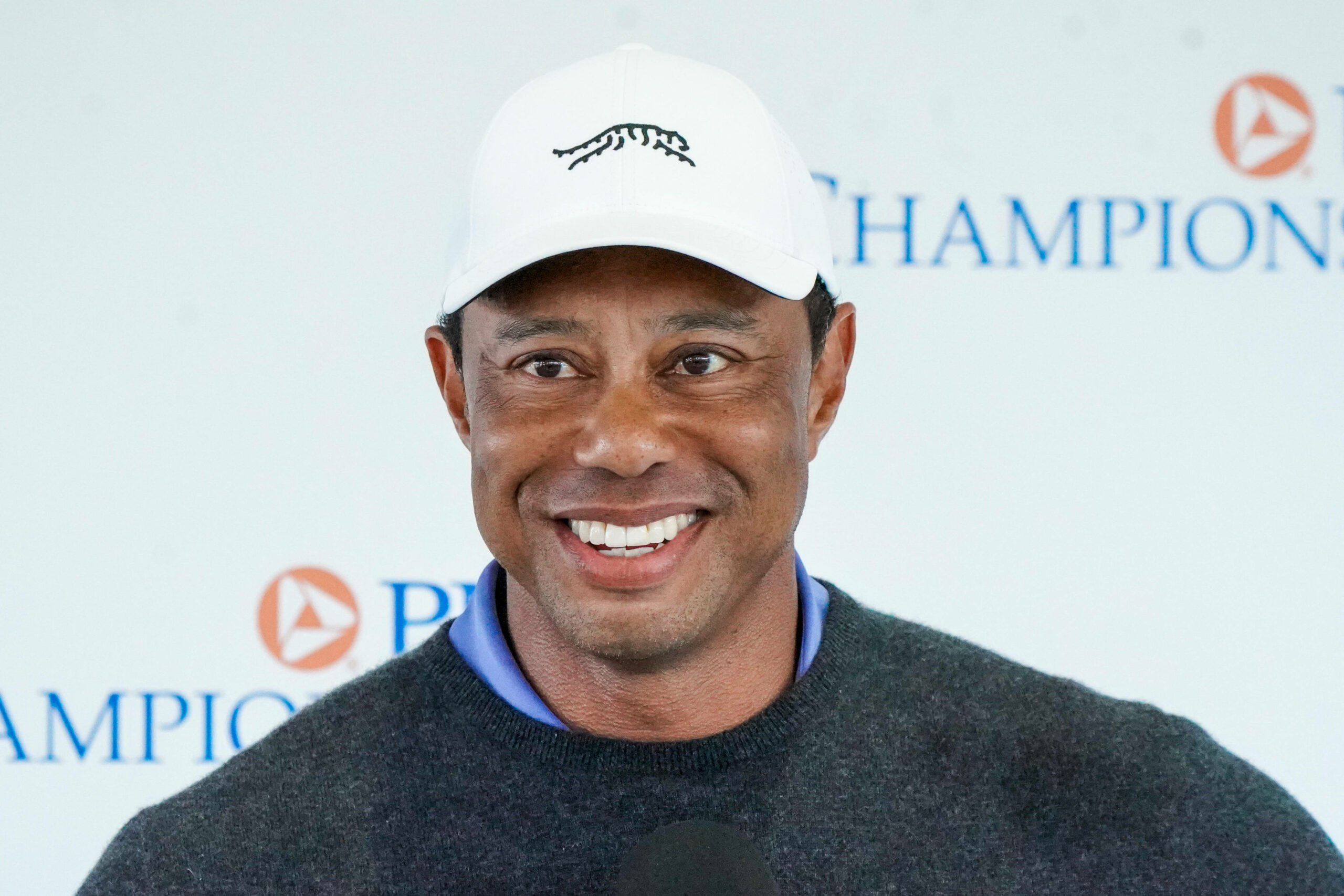 Tiger Woods lächelt