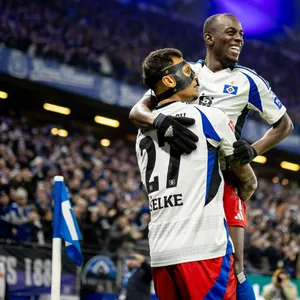 Davie Selke (l.) und Jean-Luc Dompé begeistern die HSV-Fans in dieser Saison – aber bleiben sie dem Verein auch treu?