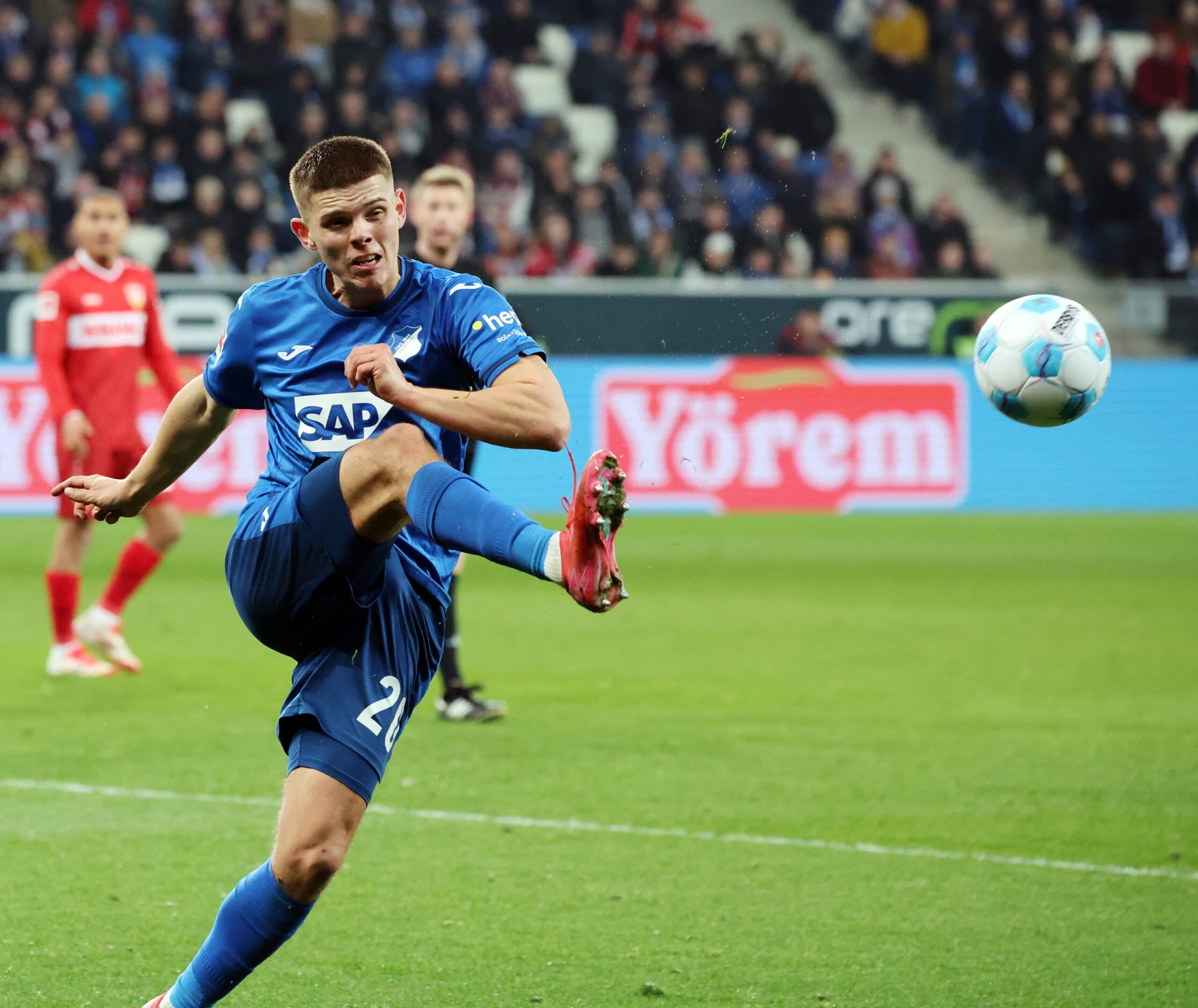 Finn Ole Becker im Trikot von Hoffenheim