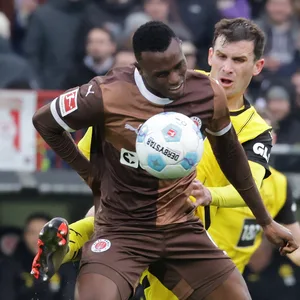 Abdoulie Ceesay gegen Pascal Groß