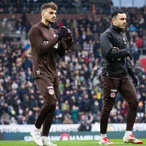 Danel Sinani und Manolis Saliakas am Millerntor