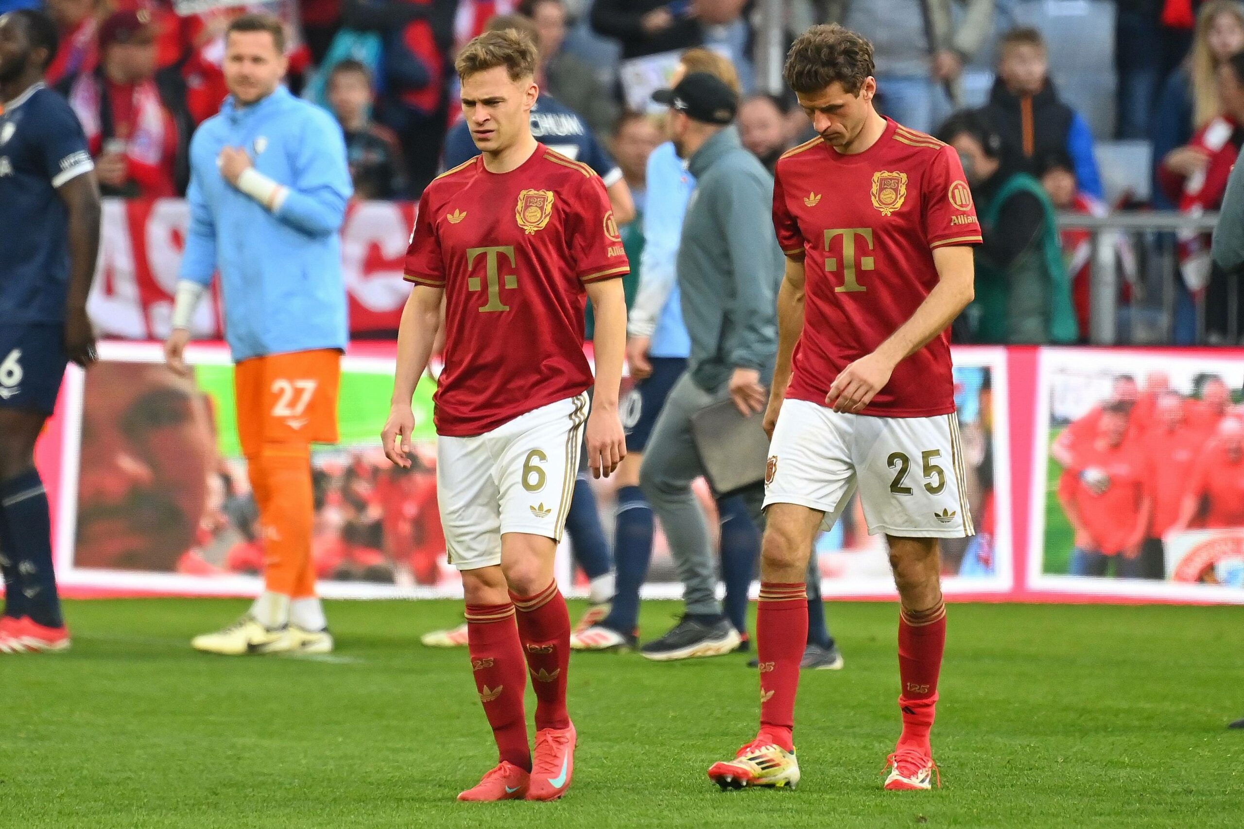 Frust bei bei Joshua Kimmich und Thomas Müller nach der 2:3-Pleite gegen Bochum.