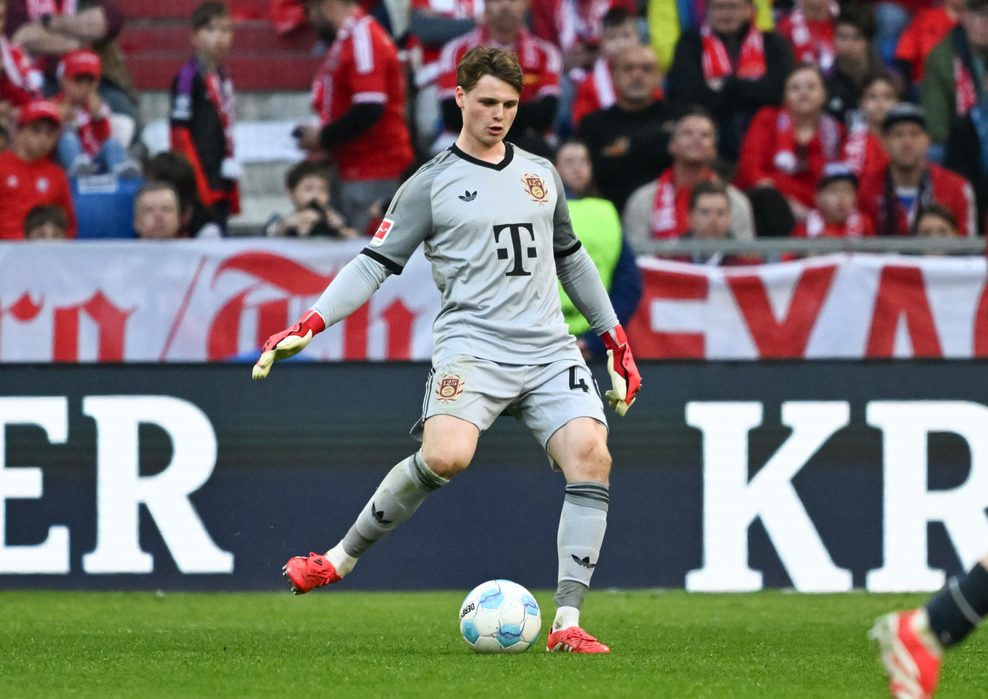 Jonas Urbig im Trikot des FC Bayern