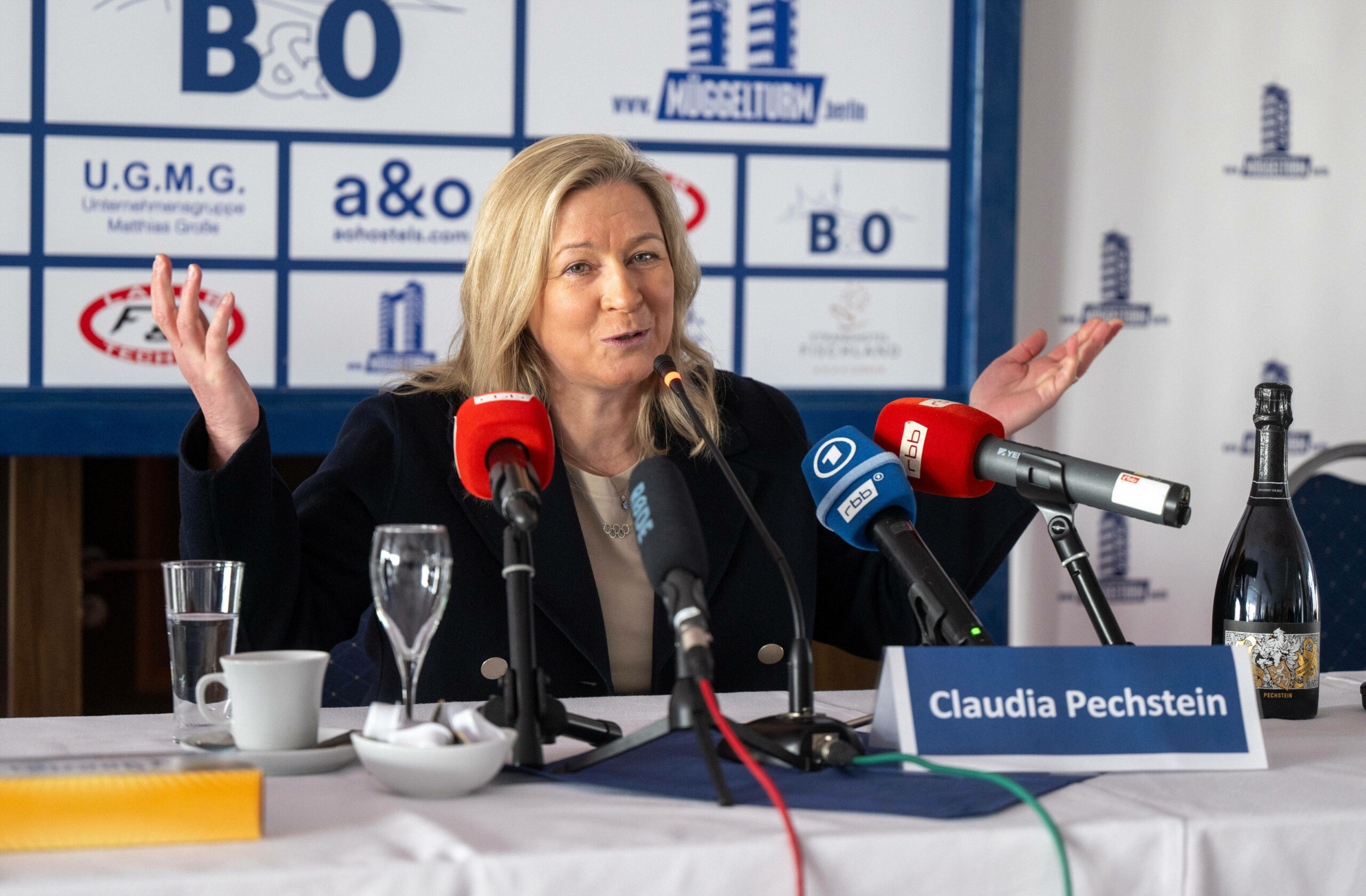 Claudia Pechstein bei einer Pressekonferenz