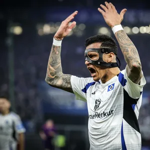 HSV-Stürmer Davie Selke jubelt