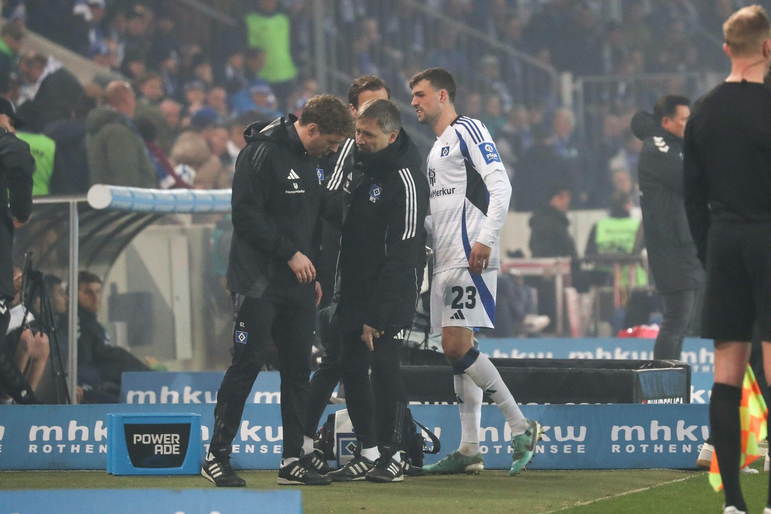 Jonas Meffert verlässt angeschlagen den Platz