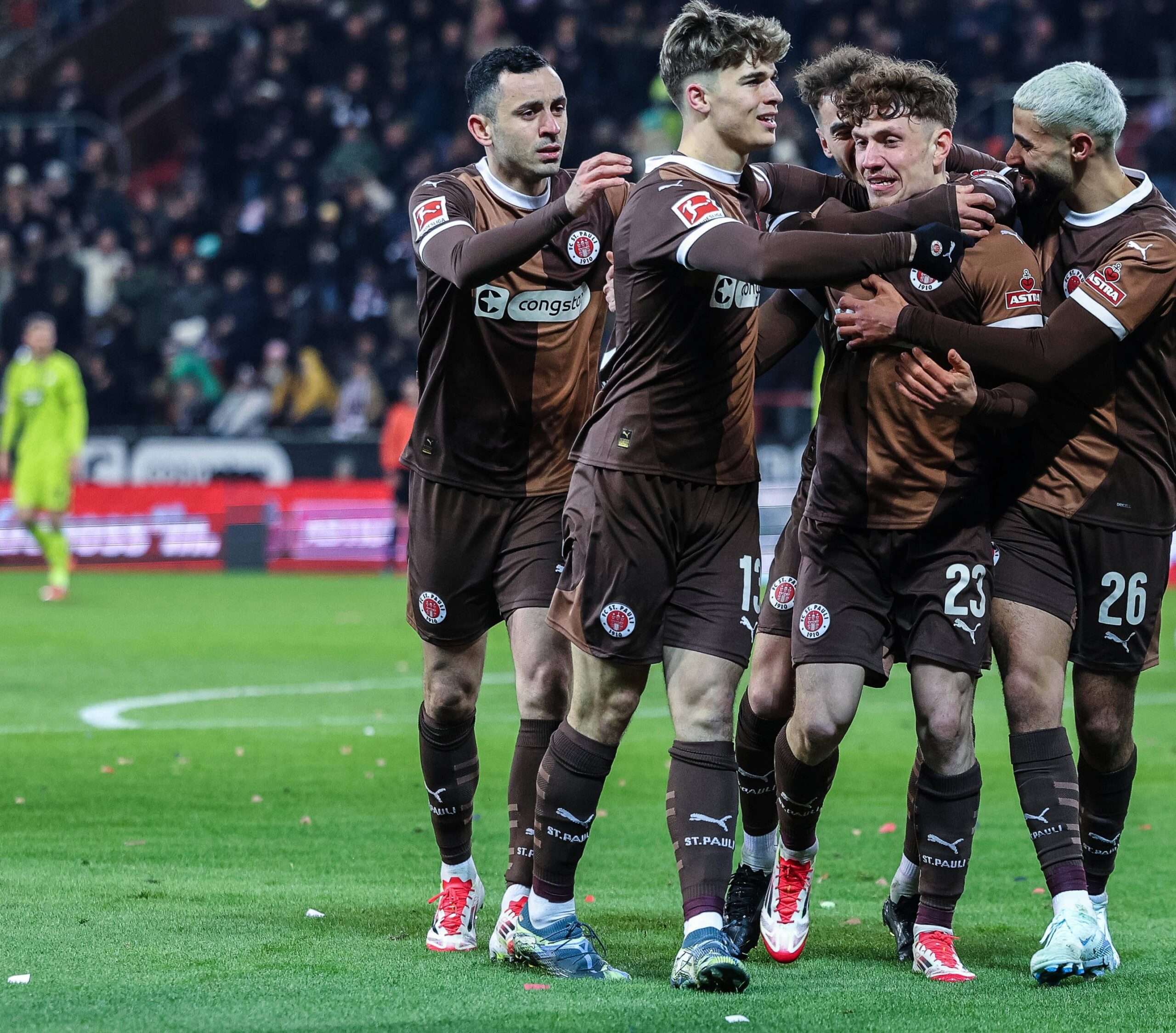 St. Pauli bejubelt den Siegtreffer gegen Hoffenheim